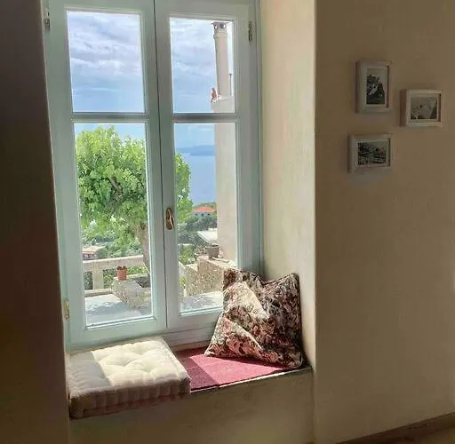 Nyaraló διώροφη γλώσσα σκοπέλου Szkópelosz